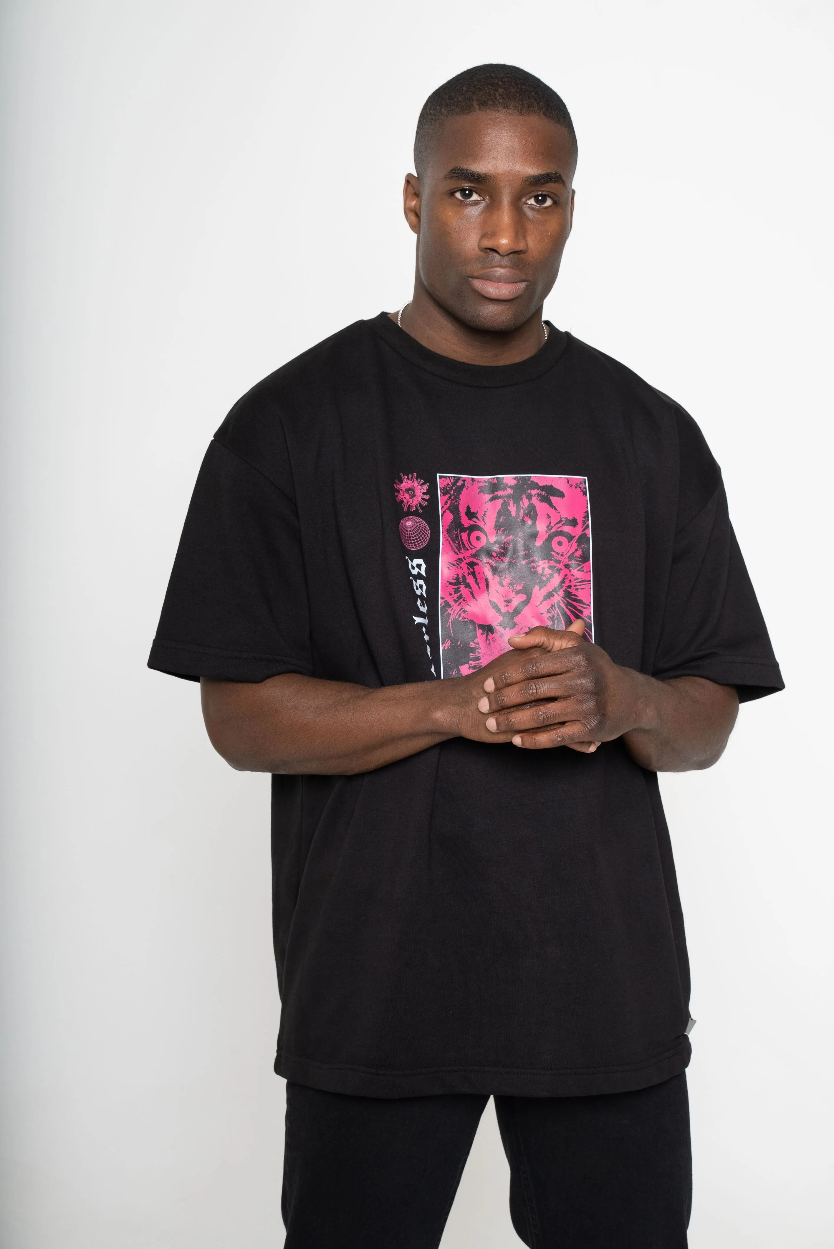 HEAVY FEARLESS MAGENTA/BLACK TEE