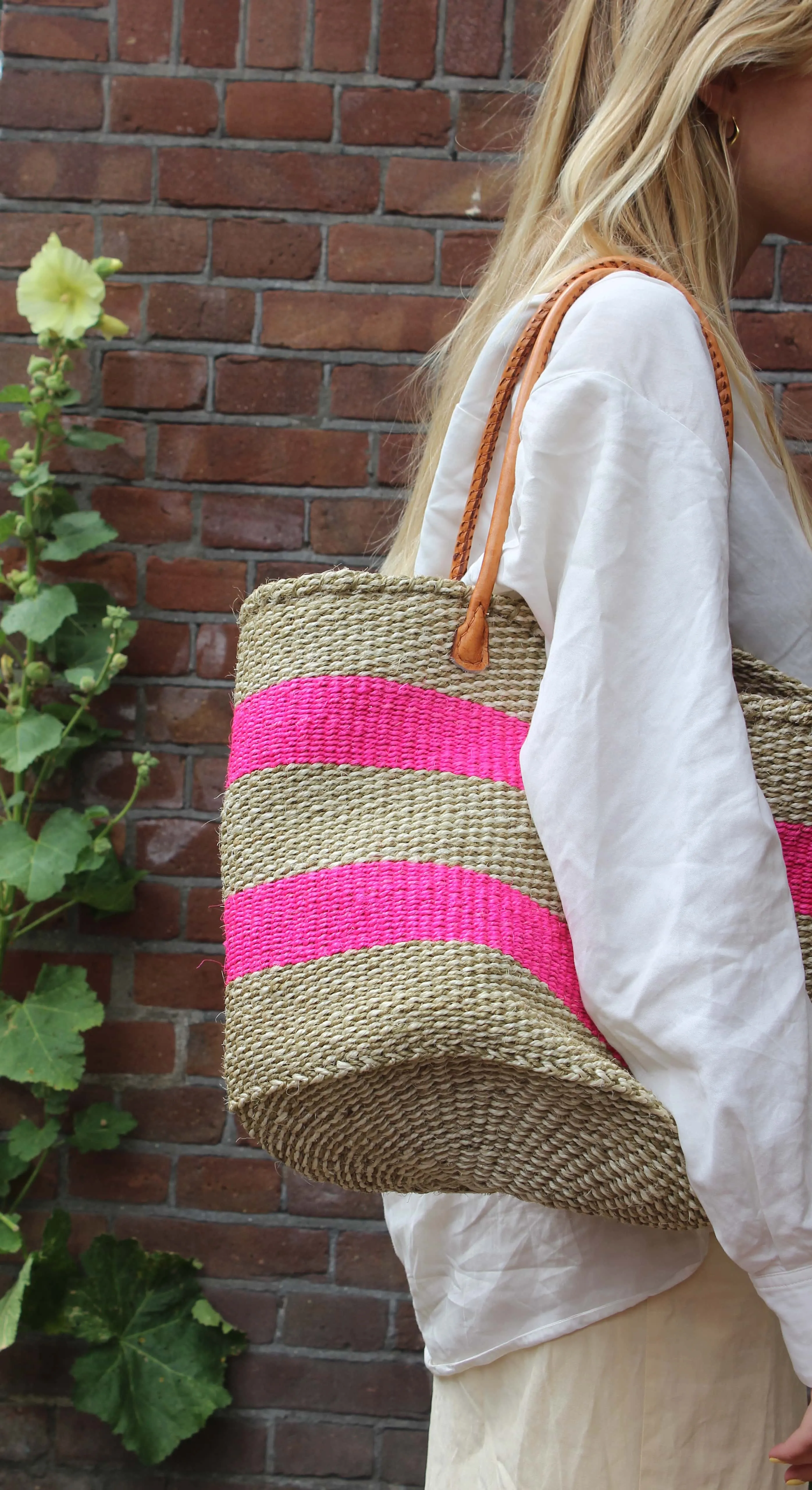 Raffia Weekender Tote Bag in Pink